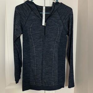 Lululemon hooded quarter zip. Size 6.